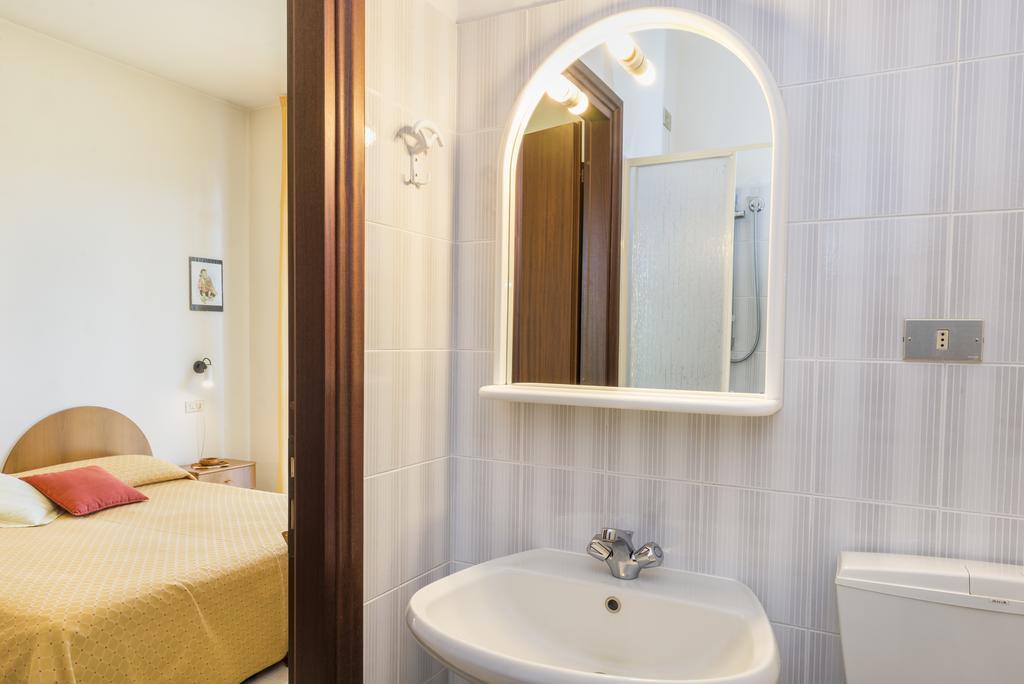 Hotel Cristina San Rocco di Piegara Ngoại thất bức ảnh