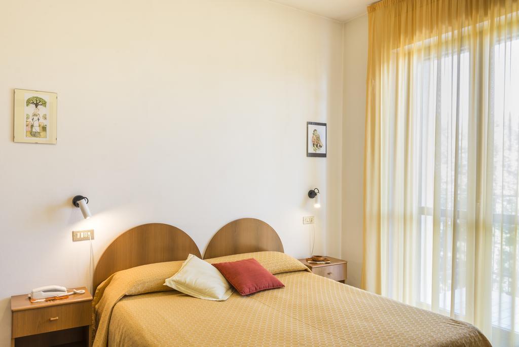 Hotel Cristina San Rocco di Piegara Ngoại thất bức ảnh