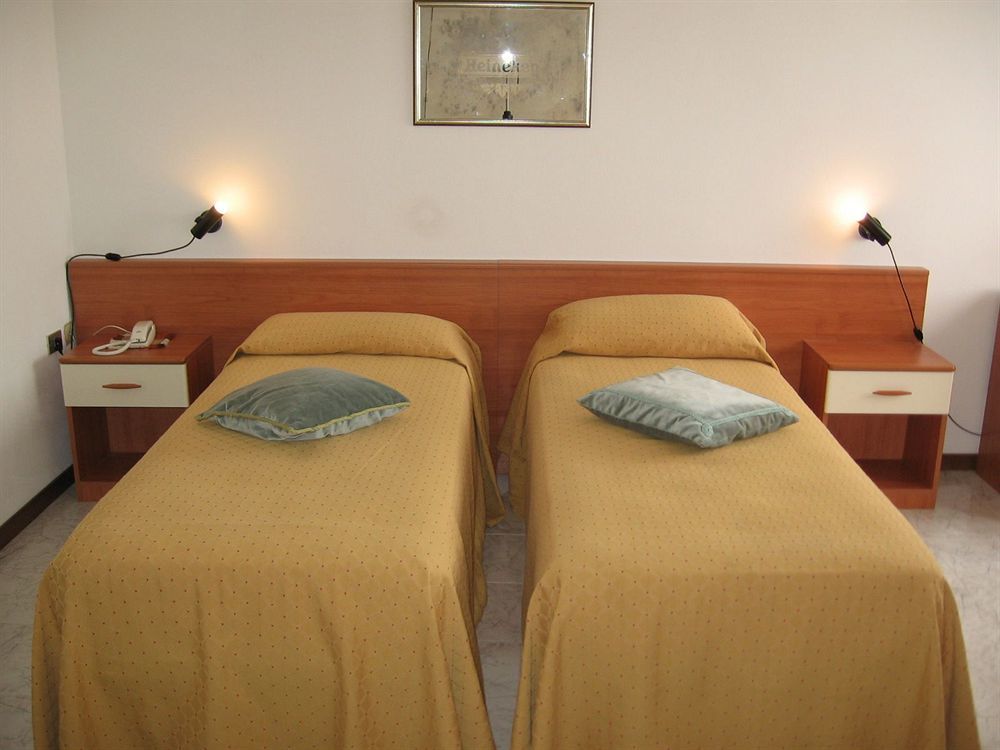 Hotel Cristina San Rocco di Piegara Ngoại thất bức ảnh