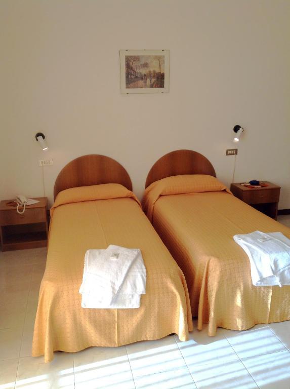 Hotel Cristina San Rocco di Piegara Phòng bức ảnh